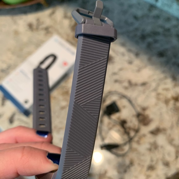Fitbit Alta HR - Picture 3 of 5